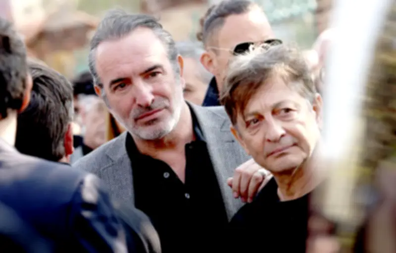 Jean Dujardin rend hommage à Bruno Salomone lors d'un spectacle des Nous Ç Nous