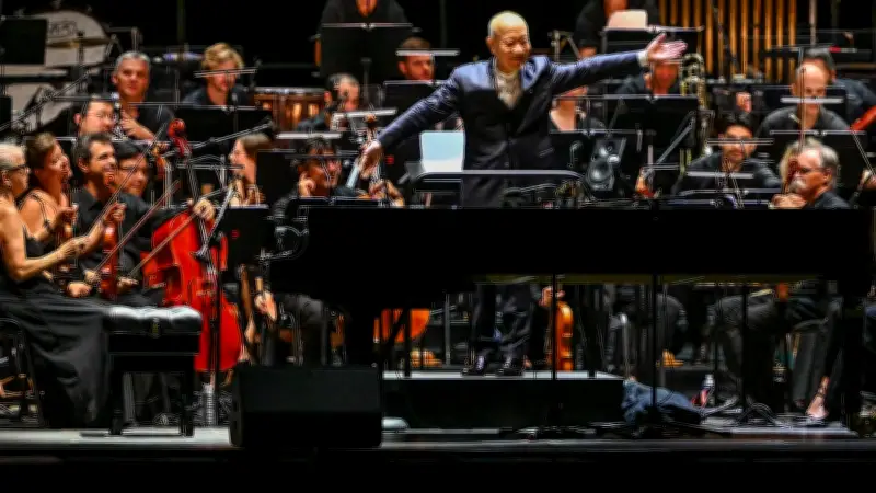 Joe Hisaishi triomphe aux arènes de Nîmes avec un concert envoûtant