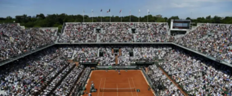 Jouer au tennis sous 35°C : un défi physiologique à Roland-Garros