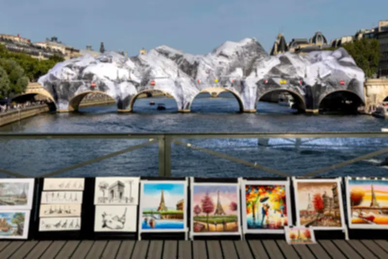 JR dévoile sa « Caverne » spectaculaire sur le Pont-Neuf à Paris