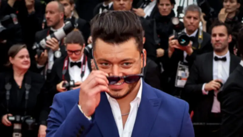Kev Adams séduit le jury d'America's Got Talent avec un sketch en anglais