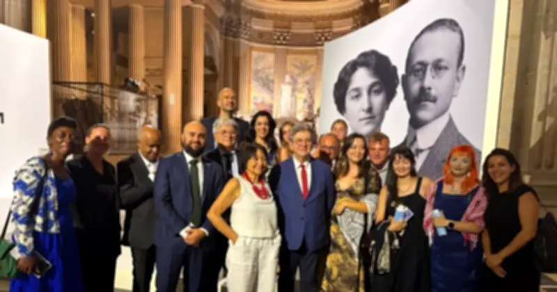 La photo des Insoumis devant Bloch au Panthéon crée le malaise