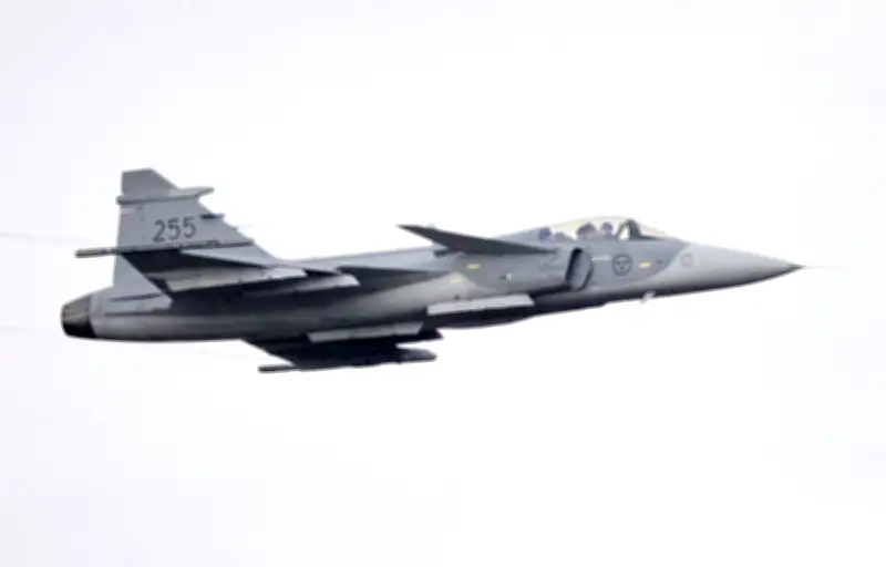 La Suède intercepte deux avions russes en mer Baltique