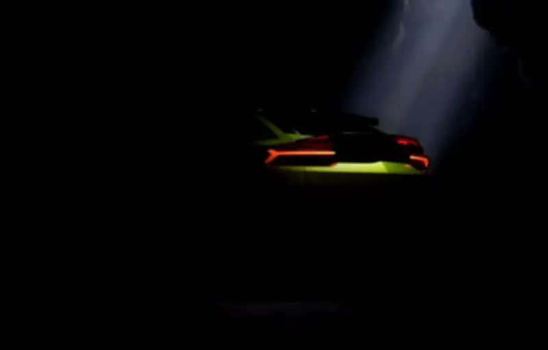 Lamborghini prépare l'Urus le plus extrême, teaser dévoilé
