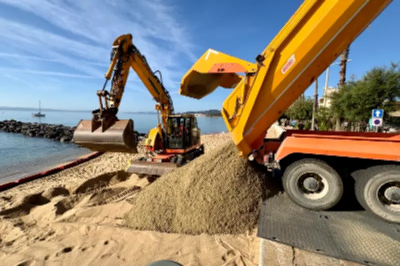 Lancement du réensablement de la plage centrale du Lavandou