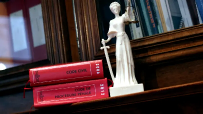 Le fils de la victime agresse le condamné à la sortie du tribunal