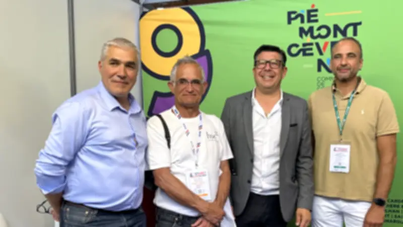 Le maire de Logrian-Florian au salon des maires à Nîmes