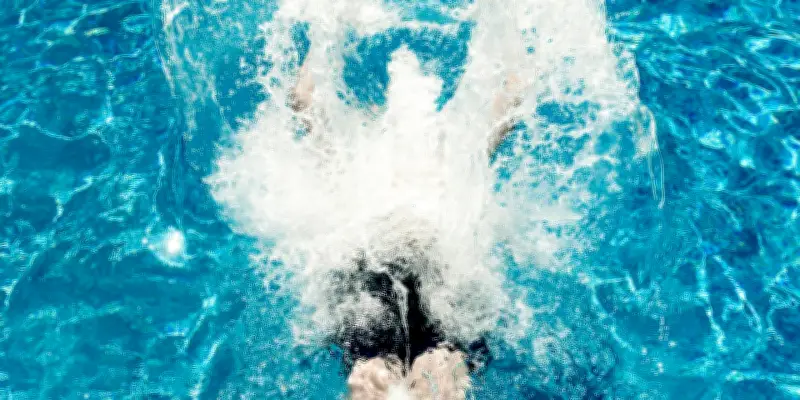 Le mansplashing : quand les hommes éclaboussent à la piscine