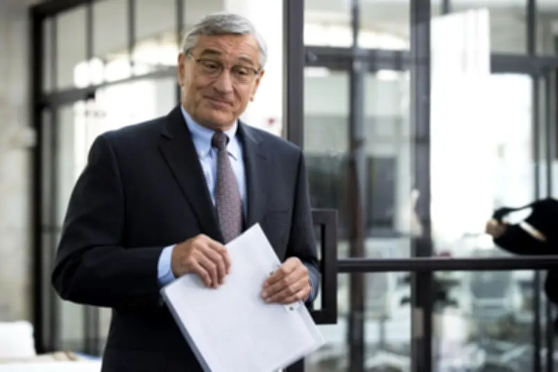 « Le Nouveau Stagiaire » : une comédie feel good portée par De Niro