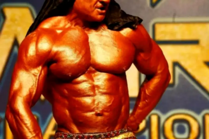 Le « pharaon » du culturisme, 65 ans, repart en compétition pour Mr Univers