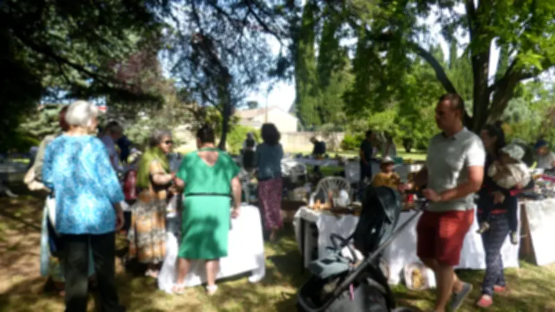 Le vide-greniers du monastère de la Visitation attire les foules