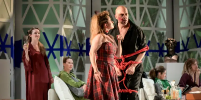 "L'Enlèvement au sérail" au Théâtre des Champs-Élysées : un spectacle plombé par l'esprit de sérieux