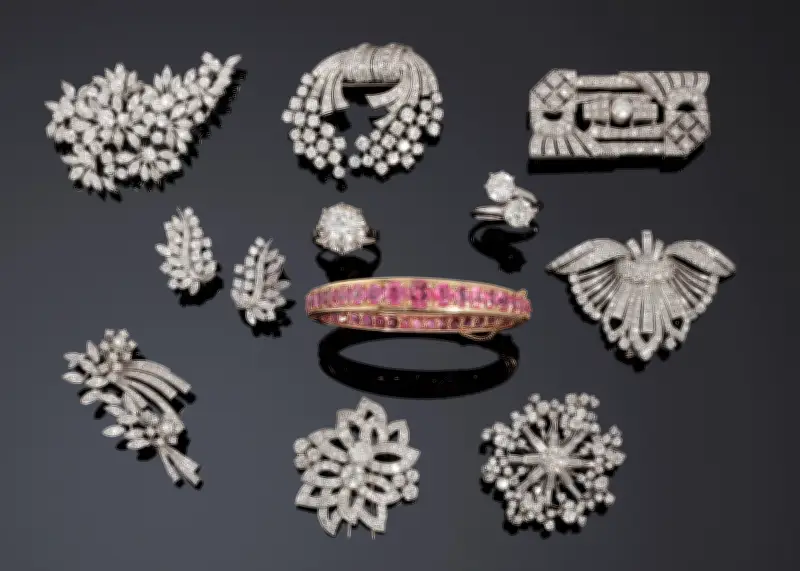 Les 1 500 bijoux de Jacqueline Jenner exposés à Paris
