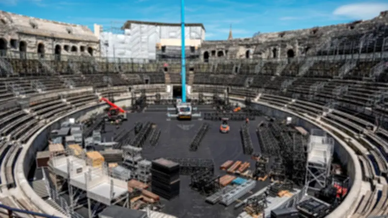 Les arènes de Nîmes se métamorphosent en scène géante pour le Festival