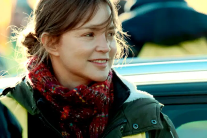 "Les Braises" : Virginie Efira et Arieh Worthalter dans un drame social rugueux