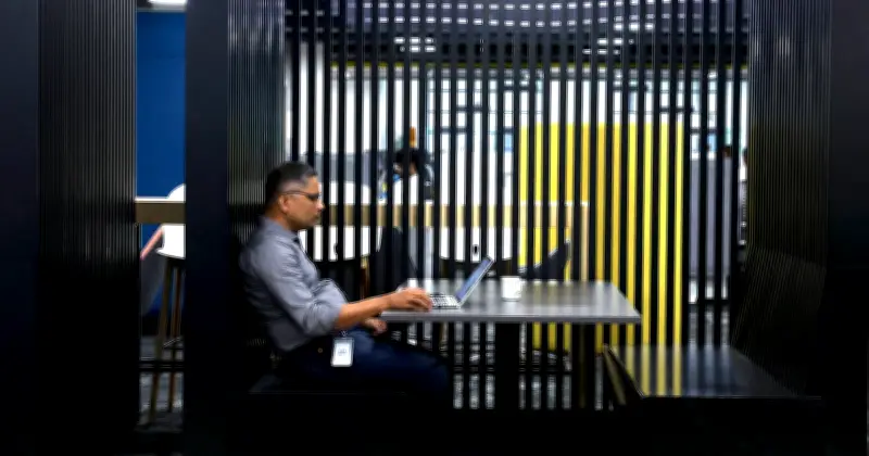 L'IA générative s'invite au travail : fractures et méfiance