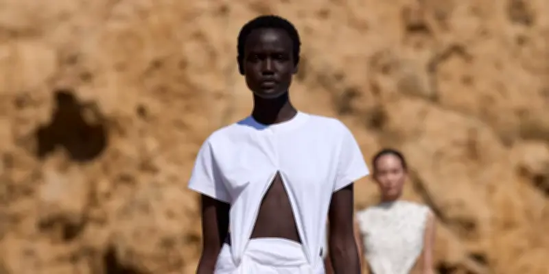 À l'Île-Rousse, la carte postale estivale de Jacquemus