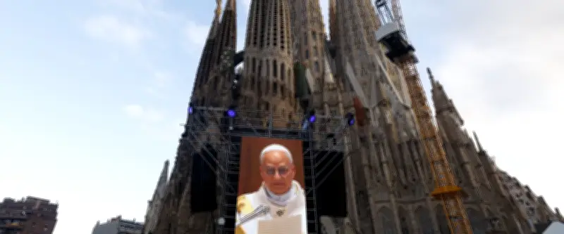 Léon XIV à la Sagrada Familia : ferveur et record pour le pape américain