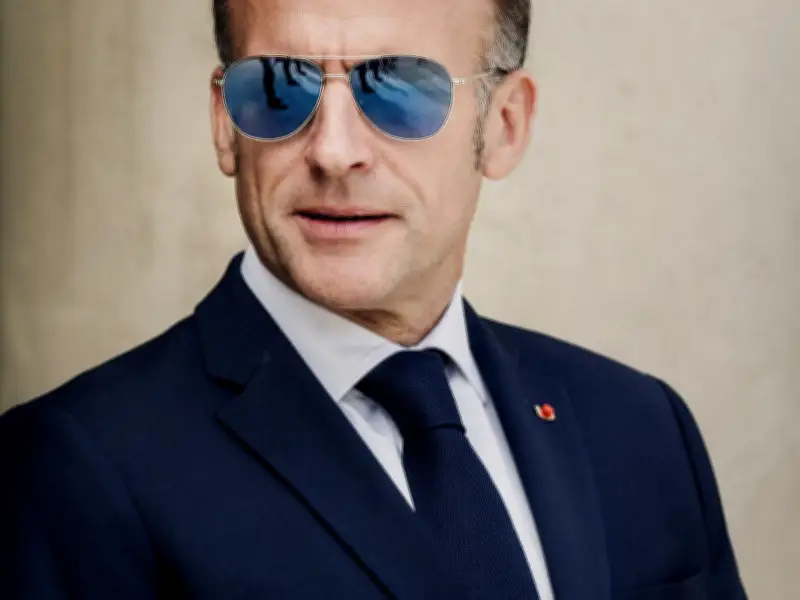 Lunettes de Macron : le symbole d'un nouveau style présidentiel