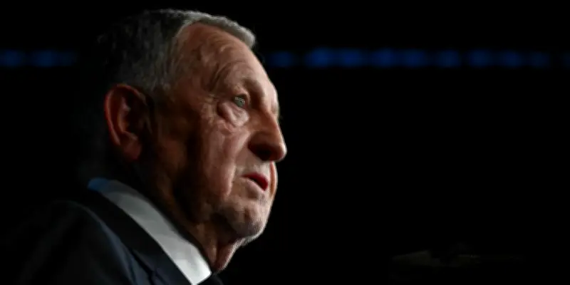 Lyon retire temporairement ses délégations à Aulas et deux autres élus