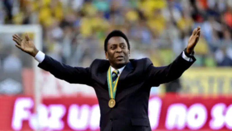 Maillot de Pelé de 1958 aux enchères à New York : 6 millions $
