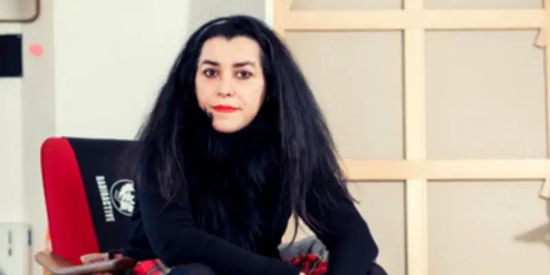 Marjane Satrapi : « À 10 ans, je m’entraînais à devenir une prisonnière politique »