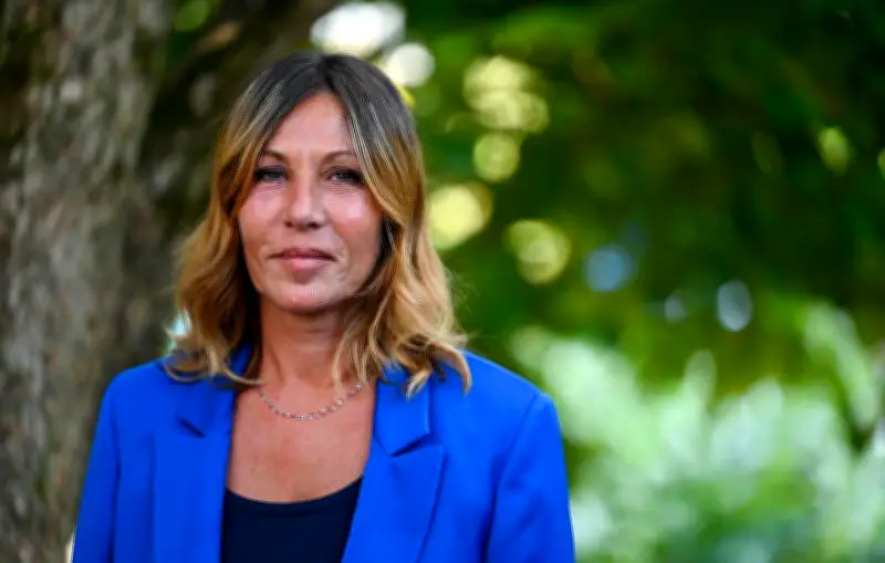 Mathilde Seigner dénonce les "opportunistes" aux enterrements de stars