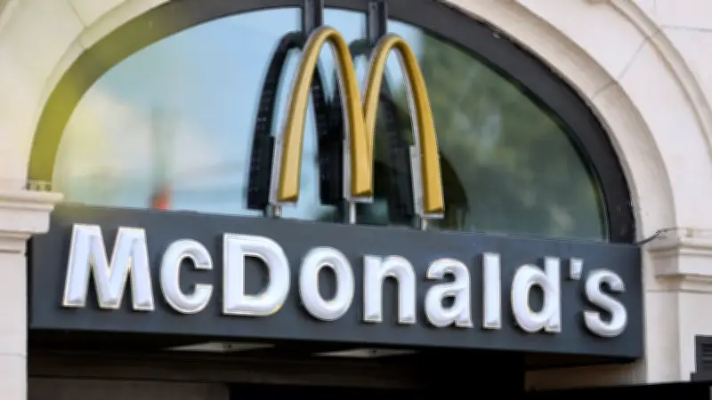 McDonald's : un employé viré pour transpiration excessive, il dénonce une discrimination