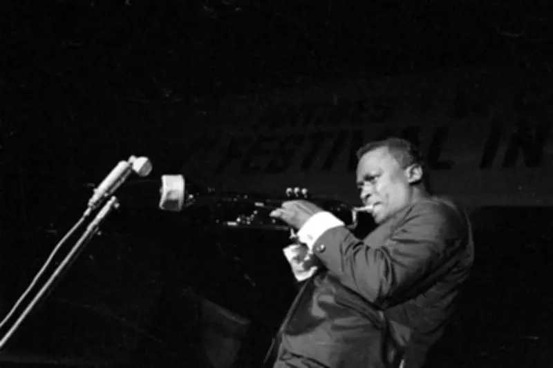 Miles Davis à Jazz à Juan : 4 concerts mythiques pour son centenaire