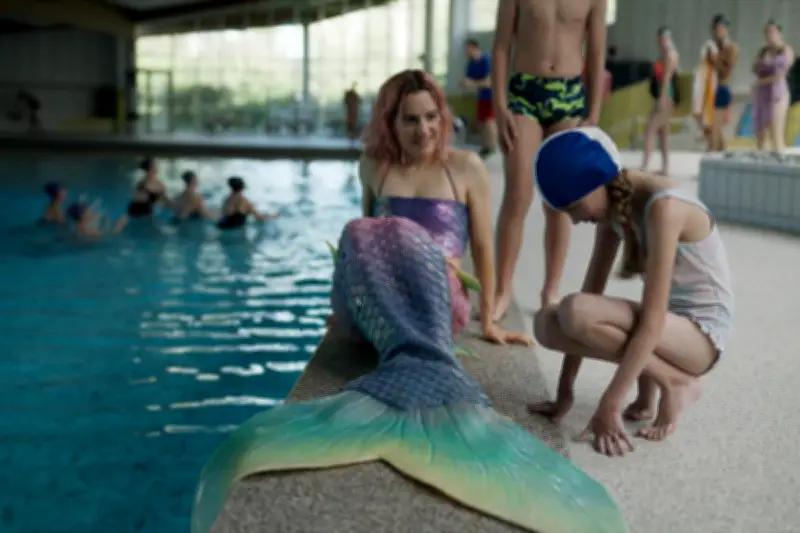 « Miss Mermaid » : Aloïse Sauvage en sirène, une odyssée marine poétique et folle