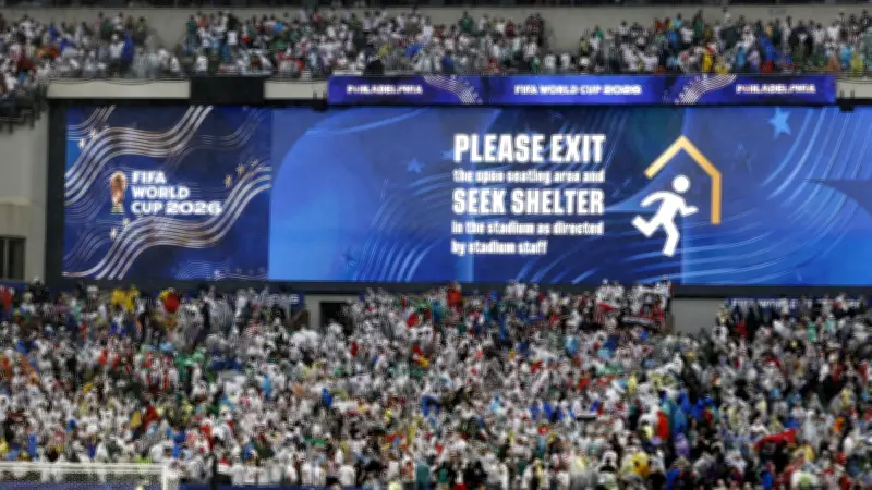 Mondial 2026 : France-Irak interrompu par orages, stade évacué