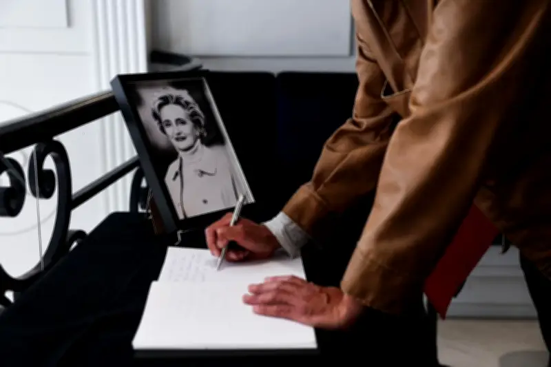 Mort de Bernadette Chirac, rachat de SFR, marche blanche pour Lyhanna : le récap du week-end