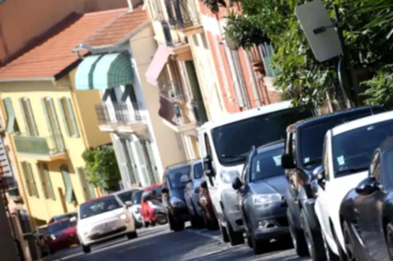Nice : stationnement gratuit étendu à 2h, plage payante réduite