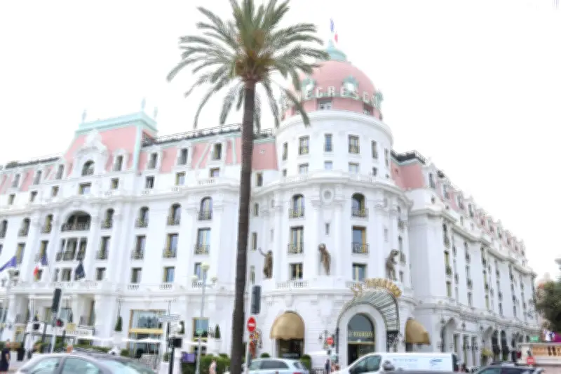 À Nice, un touriste allemand victime d'un vol de chaîne en or devant le Negresco