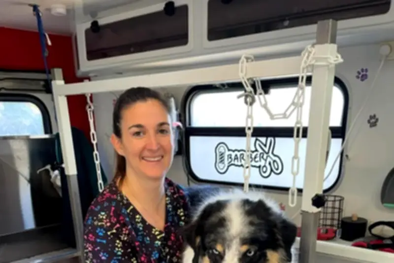 À Nice, une toiletteuse canine parcourt 18 000 km en deux ans avec son camion