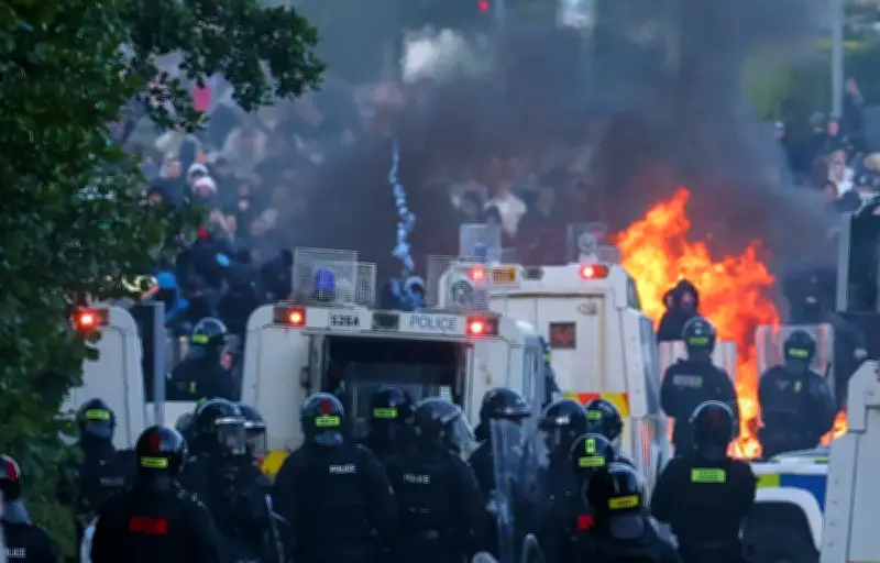 Nouvelle nuit de violences à Belfast après une attaque au couteau