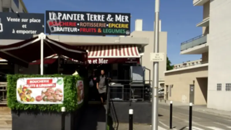 Nouvelle épicerie Le Panier Terre et Mer à Nîmes, quartier Capouchiné