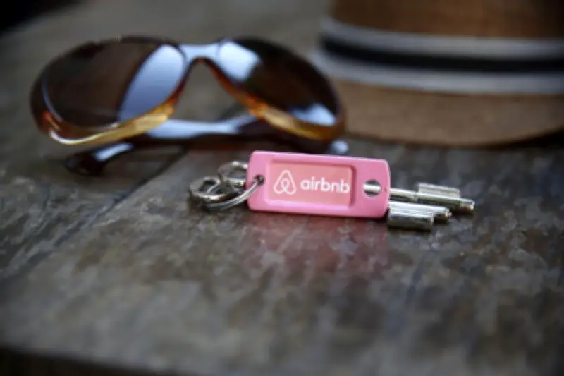 Nouvelles règles pour les locations touristiques : Airbnb et Booking sous contrôle
