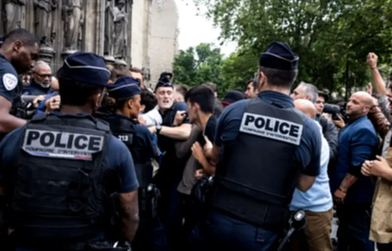 Nuit Blanche : six gardes à vue après l'action de Civitas à Paris