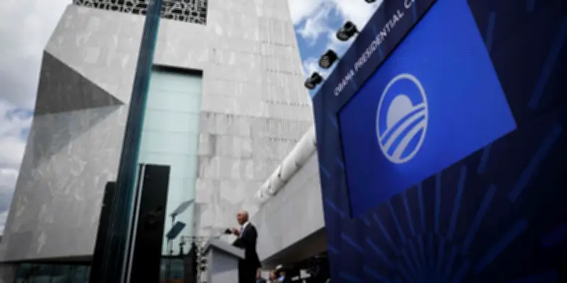 Obama inaugure son centre présidentiel à Chicago en présence de Biden, Clinton et Bush