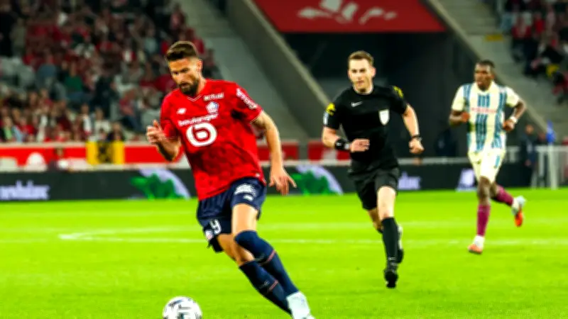 Olivier Giroud prolonge au Losc et repousse sa retraite à 39 ans