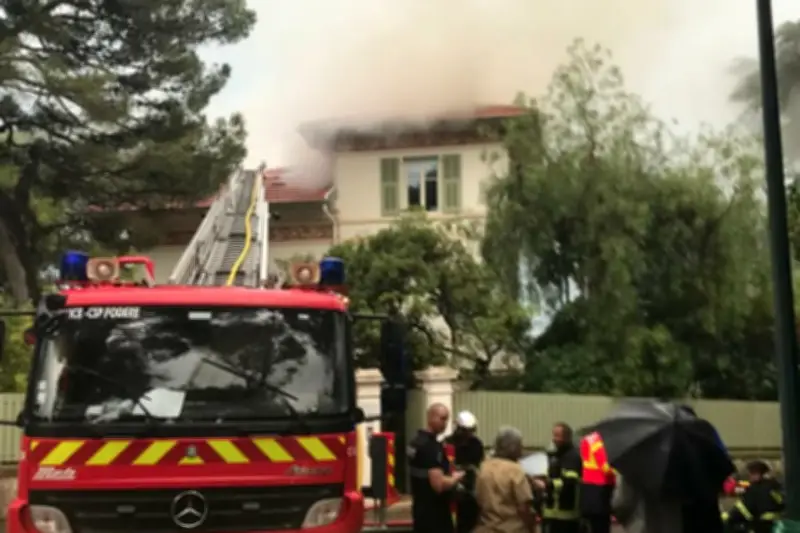 Orage violent dans les Alpes-Maritimes : un millier d'éclairs, une maison incendiée