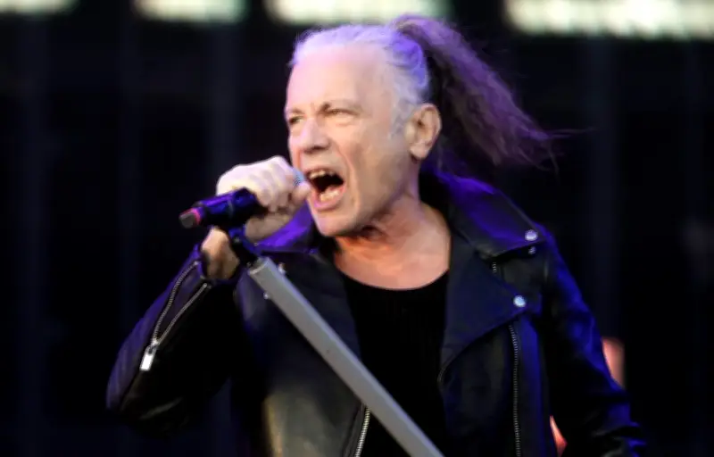 Panne électrique à Paris La Défense Arena : 30 000 fans d'Iron Maiden dans le noir