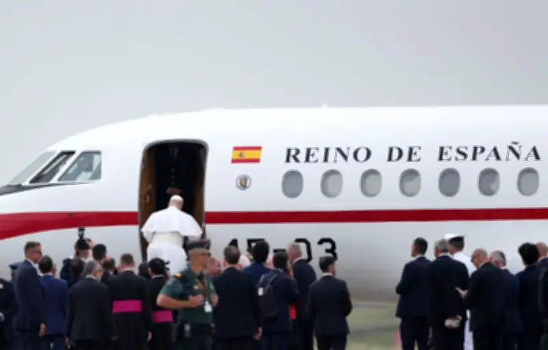 Panne sur l'avion du pape Léon XIV : retour à Rome perturbé