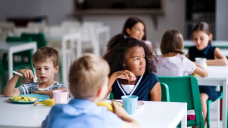 Paris: cantine gratuite pour 17 000 enfants modestes