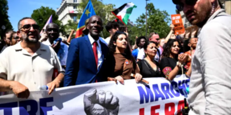 À Paris, des milliers de manifestants contre le racisme et l'extrême droite