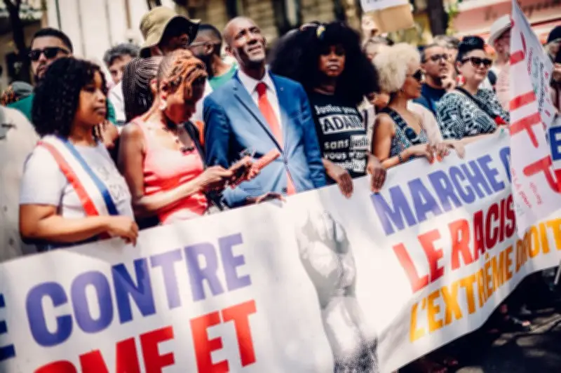À Paris, des milliers de manifestants contre le racisme à l'appel de LFI