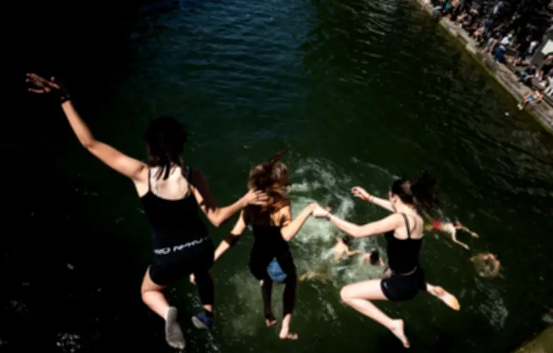 Paris ouvre le canal Saint-Martin à la baignade pour faire face à la canicule