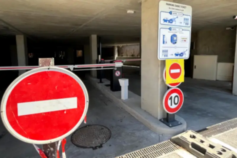 Parking fermé : la Ville de La Croix-Valmer envisage des recours après malfaçons