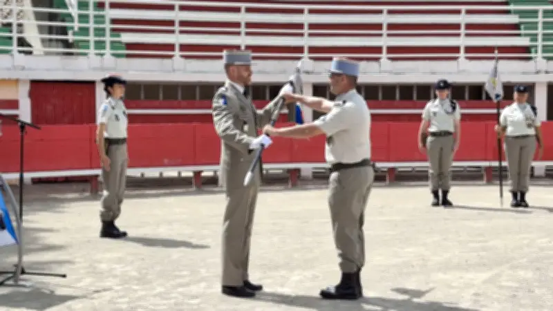 Passation de commandement au 4e RMAT : le capitaine Anaïs prend la tête de la 5e CMEA